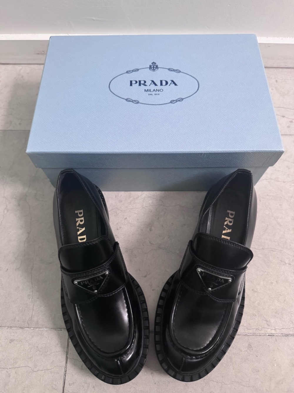 Prada women’s black brushed loafers size IT 36/US 6 with box - Picture 3 of 17